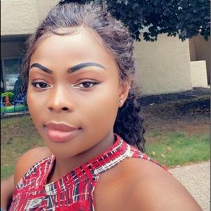 Meet your Posher, Christelle